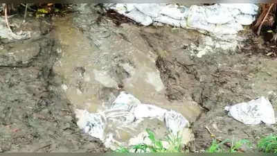 Flood in Bihar: सारण तटबंध पर रिसाव तेज, टूटने पर बंद हो जायेगा NH-28, तटबंध खाली करा रही पुलिस