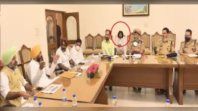 हाई लेवल मीटिंग में शामिल हो गया पंजाब के नये सीएम का बेटा, बढ़ा विवाद