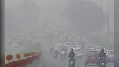 नोएडा स्टेडियम में मिल्खा सिंह की जगह लगा दी गयी फरहान अख्तर की तस्वीर,वायरल