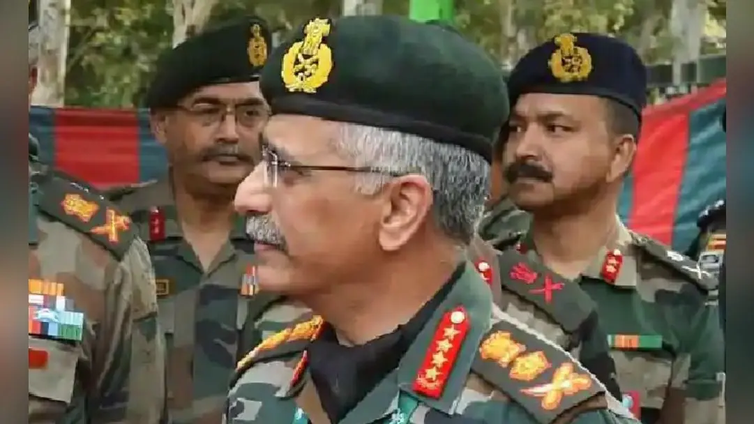 लद्दाख में चीन को धूल चटाने वाले बहादुर सैनिकों से मिले आर्मी चीफ जनरल नरवणे