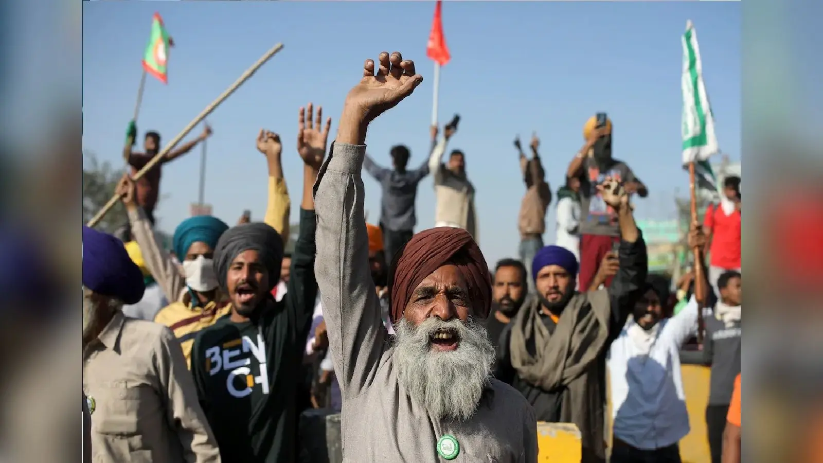 Farmers’ Protest Update : गाजीपुर बॉर्डर पर भिड़े किसान और भाजपा कार्यकर्ता, तोड़फोड़