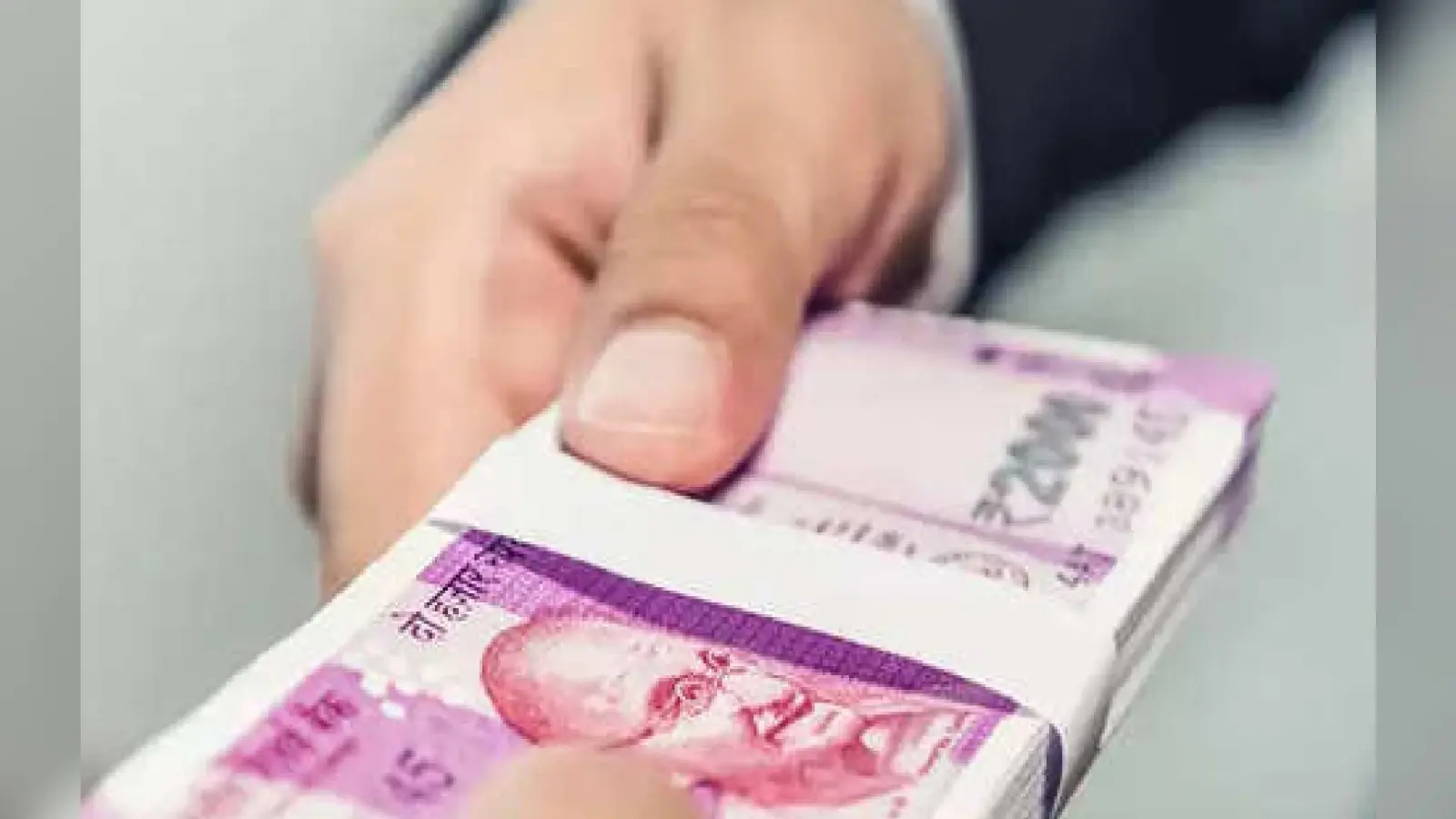 7th Pay Commission Latest News: महंगाई भत्ता में 4 फीसदी की बढ़ोत्तरी कर सकती है सरकार, इस महीने से मिलेगी बढ़ी सैलरी
