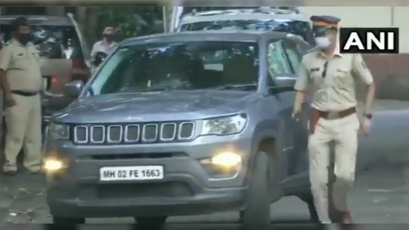 अंबानी परिवार ने पांच करोड़ का दिया दान