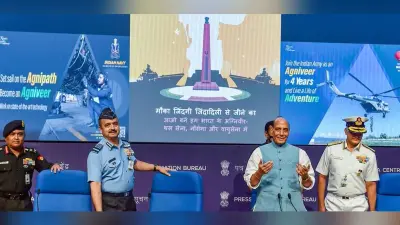 पश्चिम बंगाल : अंकिता और मिठू की दोस्ती बन रही मिसाल, स्कूल में साथ पढ़ाई करती है यह मैना पक्षी