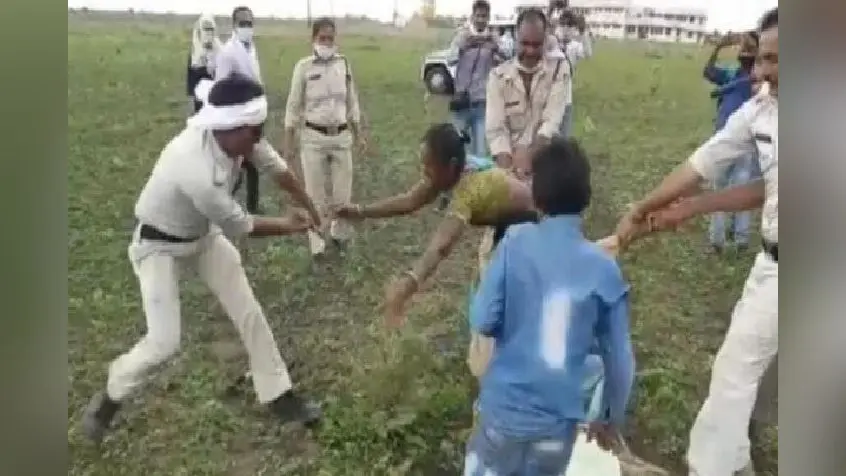 मध्यप्रदेश : दलित दंपति को पीटने के मामले में राजनीति शुरू, पढ़ें क्या हुआ