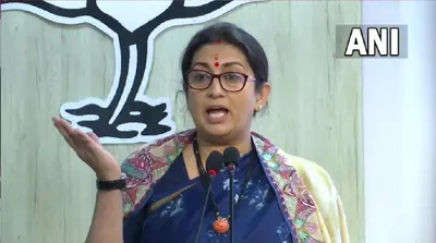 दिल्ली को शराब नगरी बनाने में तूली है केजरीवाल सरकार, धार्मिक स्थलों पर खोल रही है ठेके : स्मृति ईरानी
