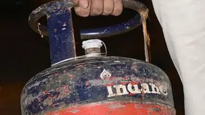 Jharkhand: कांग्रेस कार्यकर्ताओं ने किया राजभवन का घेराव, मोदी और अदाणी पर जमकर बरसे राजेश ठाकुर