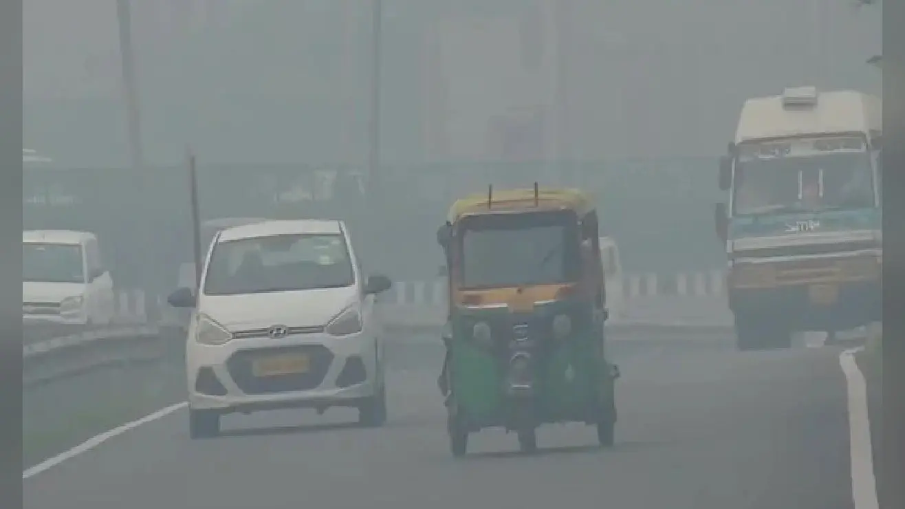 बढ़ते प्रदूषण पर सुप्रीम कोर्ट ने लगायी केंद्र सरकार को फटकार, पूछा – इस हाल में कैसे जिंदा रह सकते हैं लोग?
