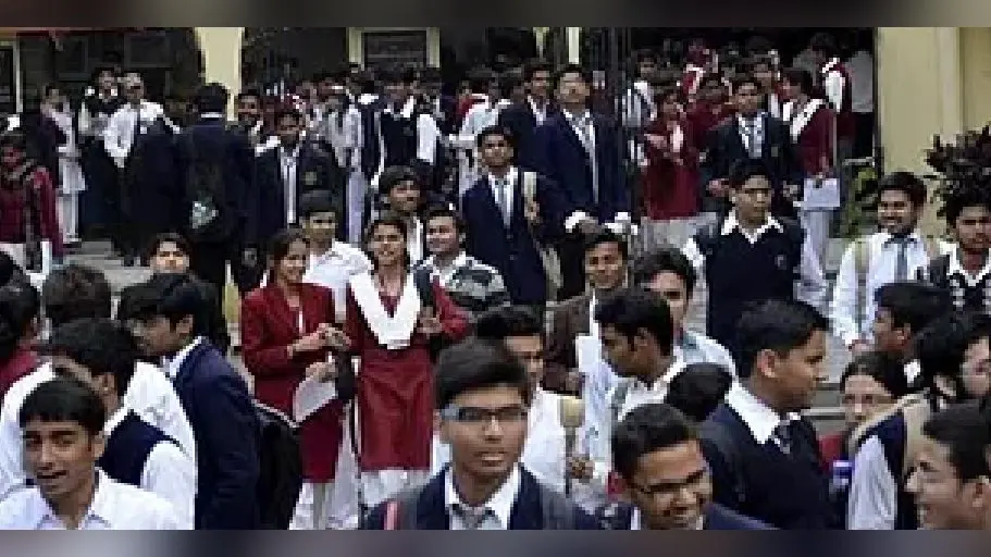 बिहार में लॉकडाउन के दौरान लाखों बच्चों ने प्राईवेट स्कूलों से नाम कटवाकर सरकारी स्कूलों में लिया दाखिला, जानें क्या है वजह