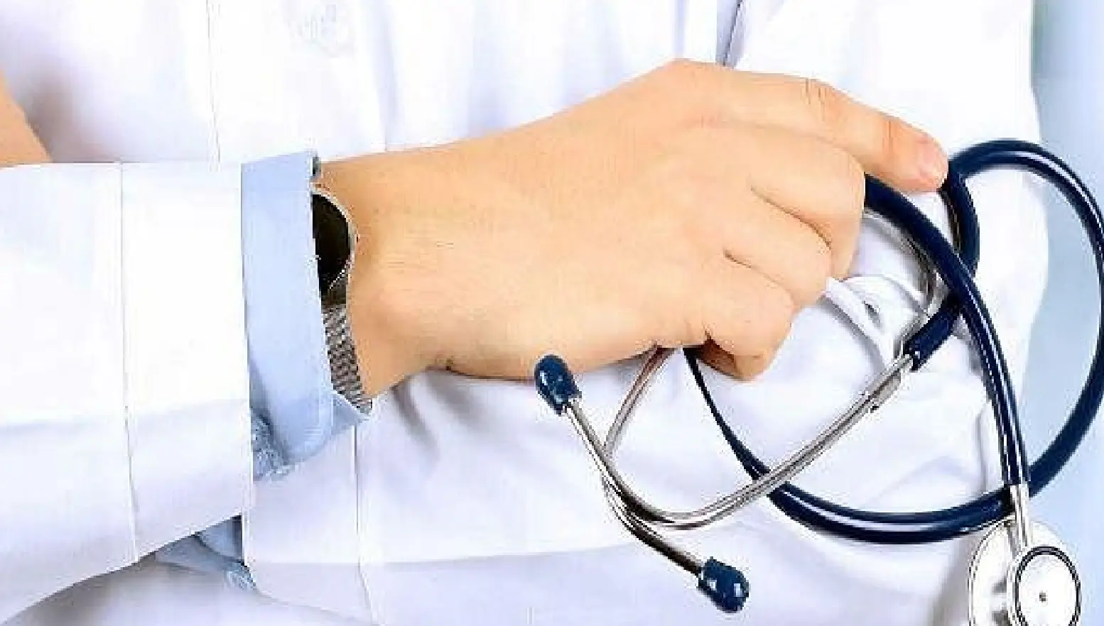 बिहार: DMCH के डॉक्टर की करतूत, ऑपरेशन के लिए मरीज को लगाया चीरा फिर टांका लगाकर भेजा वापस, परिजनों ने कहा..