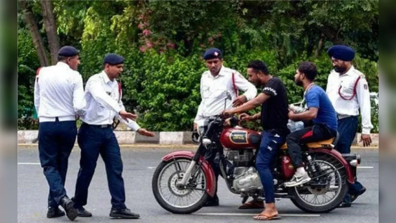 बिहार में नाबालिग बच्चों को गाड़ी चलाना पड़ेगा महंगा, पकड़े जाने पर दर्ज होगा केस, भरना पड़ेगा जुर्माना