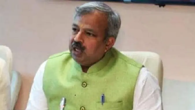 तोड़ी जाने वाली झुग्गी में रहने वालों को 52 हजार खाली मकानों में भेजे दिल्ली सरकार : भाजपा