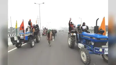 Farmer Protest : ट्रैक्टर रैली से लौट रहे आंदोलनकारियों से मारपीट, कलेक्ट्रेट में प्रदर्शन