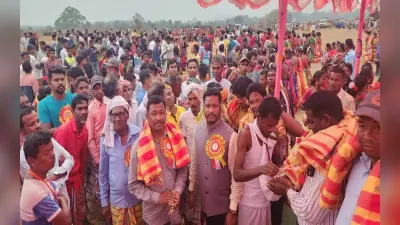 खरसावां : मांदर की थाप पर जमकर थिरके युवा, दिशोम बाहा पर्व में की सुख शांति की कामना