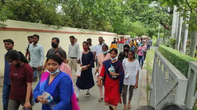 BEd Entrance Exam 2022: बीएड एंट्रेंस एग्जाम की दूसरी पाली की परीक्षा शुरू, सुरक्षा के पुख्ता इंतजाम