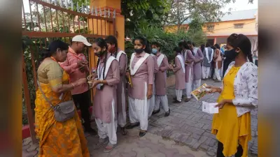 UP Board exam 2022: बोर्ड की 12वीं क्लास की अंग्रेजी परीक्षा का पेपर लीक, इन जिलों में रद्द हुआ एग्जाम