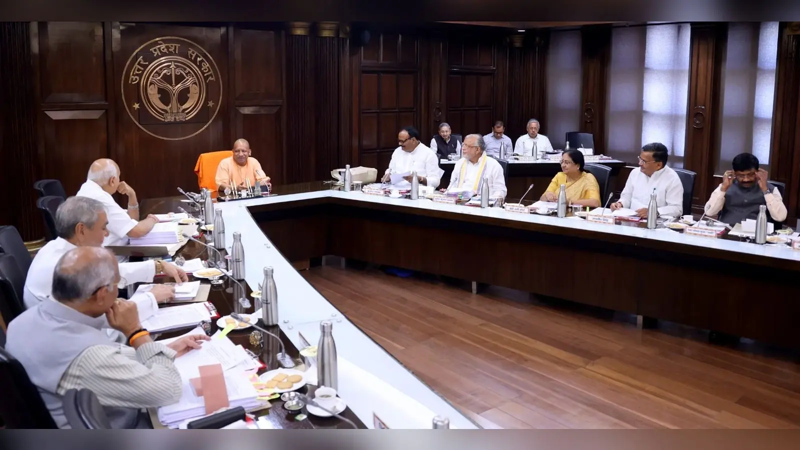 UP Cabinet Decision: सूक्ष्म उद्यमियों की दुर्घटना में मृत्यु होने या अपंगता पर 5 लाख रुपये देगी सरकार