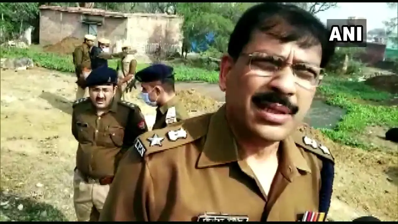 Uttar Pradesh News: रेलवे ट्रैक पर पूर्व मंत्री गायत्री प्रजापति के भतीजे का शव मिलने से मचा हड़कंप, जांच में जुटी पुलिस