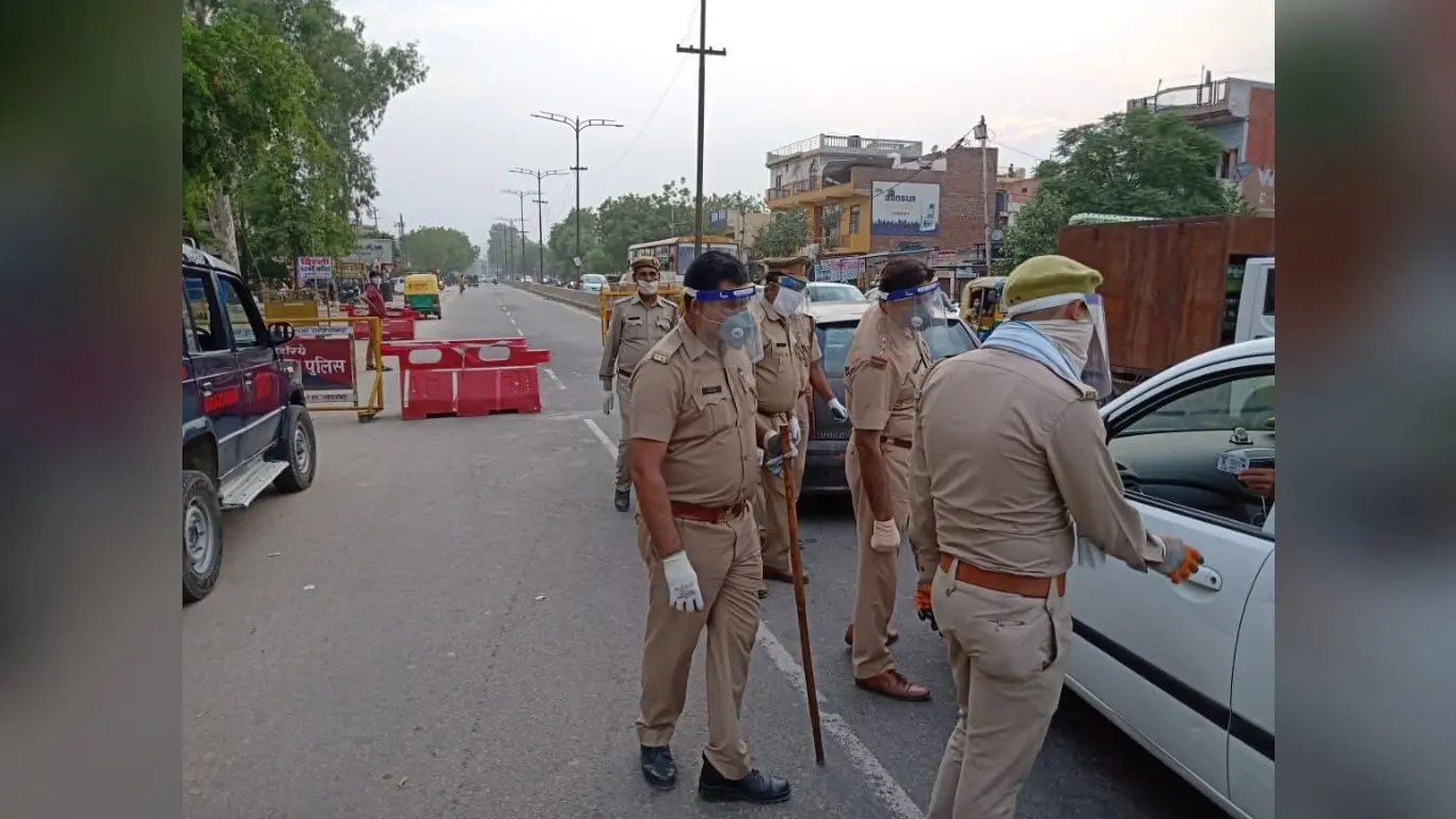 नोएडा-दिल्ली बॉर्डर पर बढ़ी सख्ती, जानिए अब किन्हें मिलेगी जानें की इजाजत