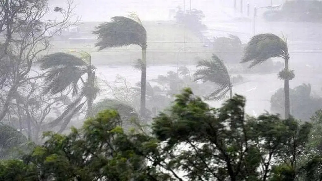 UP Weather Live: यूपी में कई जगह छाए बादल, 40 जनपदों में भी बारिश के आसार, बिजली गिरने को लेकर चेतावनी