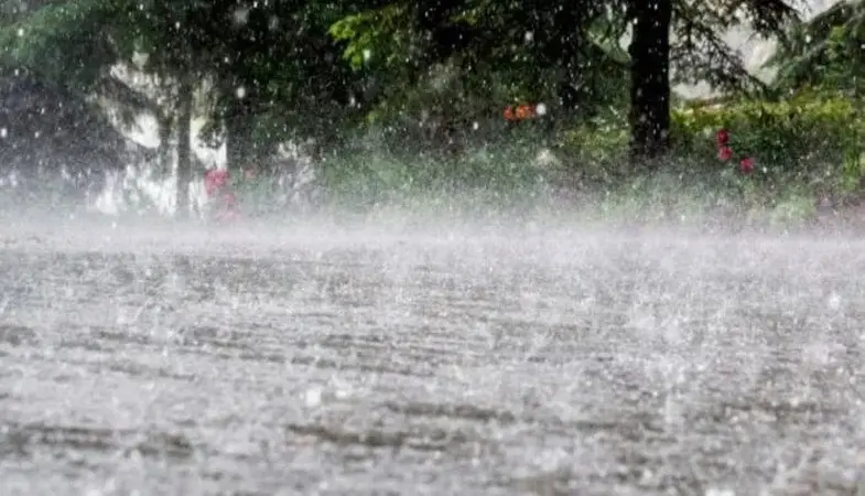 UP Weather Update: यूपी के कई जिलों में आज जमकर बरसेंगे बादल, IMD ने अलर्ट किया जारी, जानें अपने शहर का मौसम