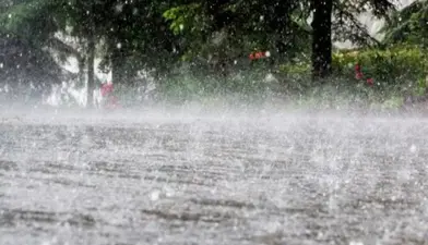UP Weather Update: यूपी के कई जिलों में आज जमकर बरसेंगे बादल, IMD ने अलर्ट किया जारी, जानें अपने शहर का मौसम