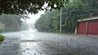 UP Weather Update: यूपी में अब जमकर नहीं बरसेंगे बादल, केवल हल्की बारिश की स्थिति, जानें अपने शहर का मौसम