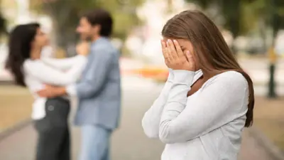 बिहार: प्रेमिका के साथ फरार पति को लेकर थाने पहुंची पत्नी, पुलिस से जेल भेजने की लगाई गुहार, जानें पूरा मामला