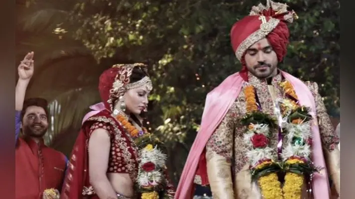 उर्वशी रौतेला ने फिर बरपाया कहर, तसवीर देख बोले फैंस- मेरे सवालों का जवाब दो…
