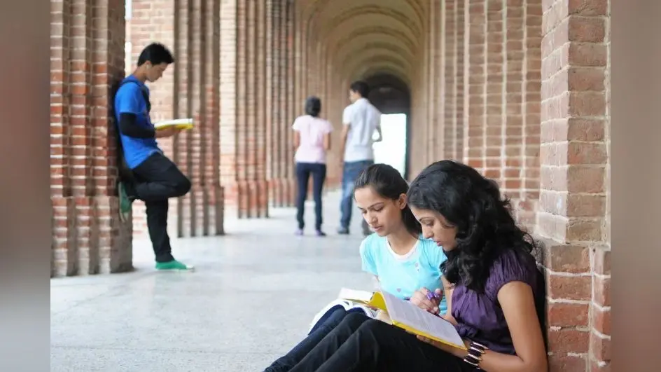 अमेरिका में नहीं रह पाएंगे लाखों भारतीय छात्र, इस नये फैसले के कारण लग सकता है बड़ा झटका