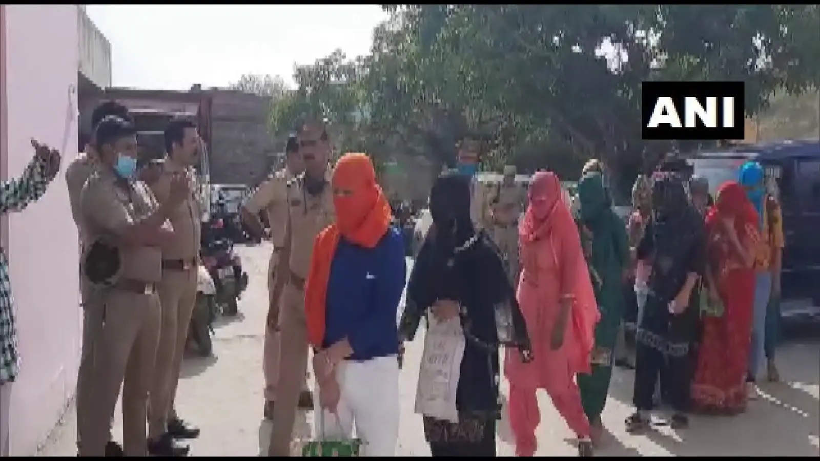 Uttar Pradesh News: UP में कोहरे के कारण कंटेनर और रोडवेज बस में आमने-सामने भिड़ंत, 7 की मौत, रेस्क्यू ऑपरेशन जारी