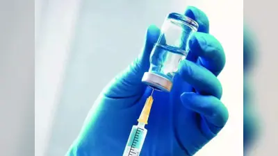 लगवानी थी कोरोना वैक्सीन, लगा दिया एंटी रेबीज का टीका, डीएम ने दी ये सजा