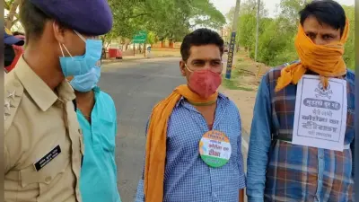 कोरोना वैक्सीन लगाने वालों को ‘देशभक्ति’ का तमगा बांट रही एमपी पुलिस, नहीं लगाने वालों को ‘डैंजरस’ का पोस्टर