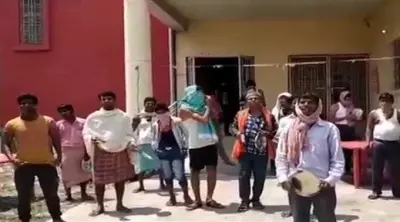 वैशाली के गंडक नदी में फंसी 200 यात्रियों से भारी नाव, बचाव कार्य में जुटी SDRF की टीम