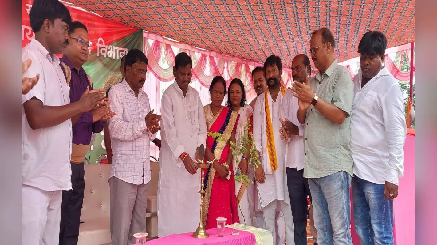 Van Mahotsav 2022: केंद्रीय मंत्री अर्जुन मुंडा ने किया पौधरोपण, पर्यावरण संतुलन का दिया संदेश