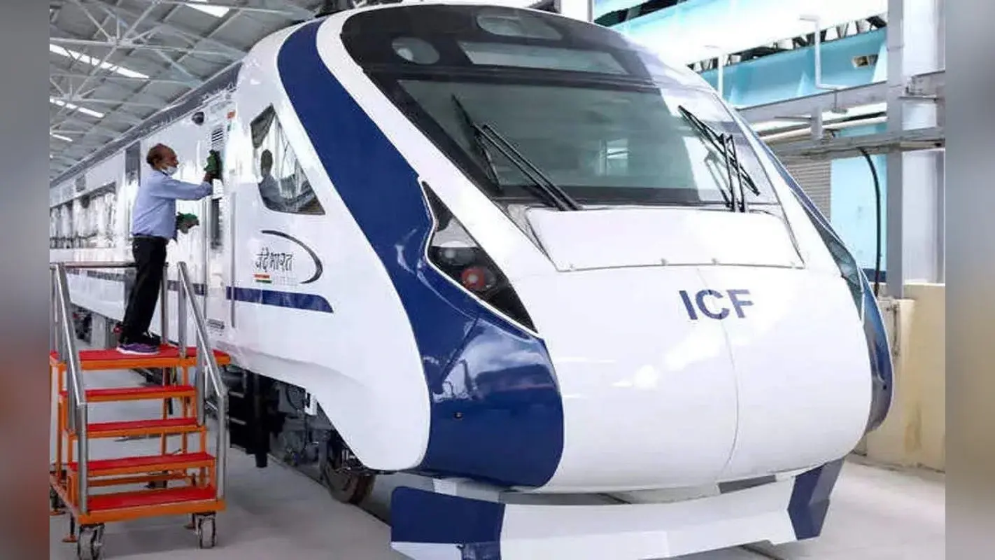 Vande Bharat Express: खतरा देख 380 मीटर पहले रुक जाएगी ट्रेन! कई सुविधाओं से लैस है वंदे भारत एक्सप्रेस