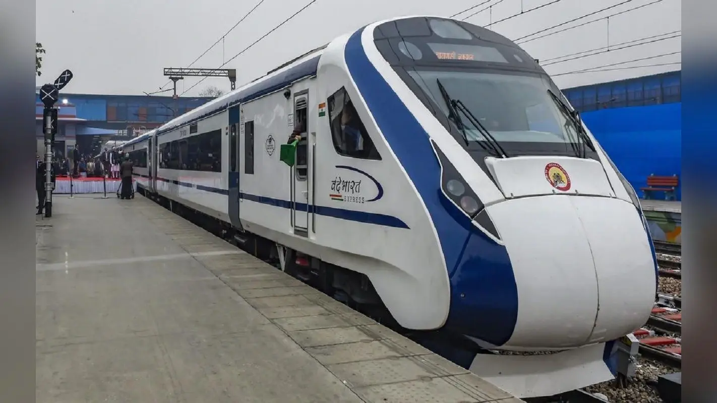 Vande Bharat Express: वंदे भारत एक्सप्रेस ने बुलेट ट्रेन को पछाड़ा, 52 सेकंड में पकड़ी 100kmph की रफ्तार