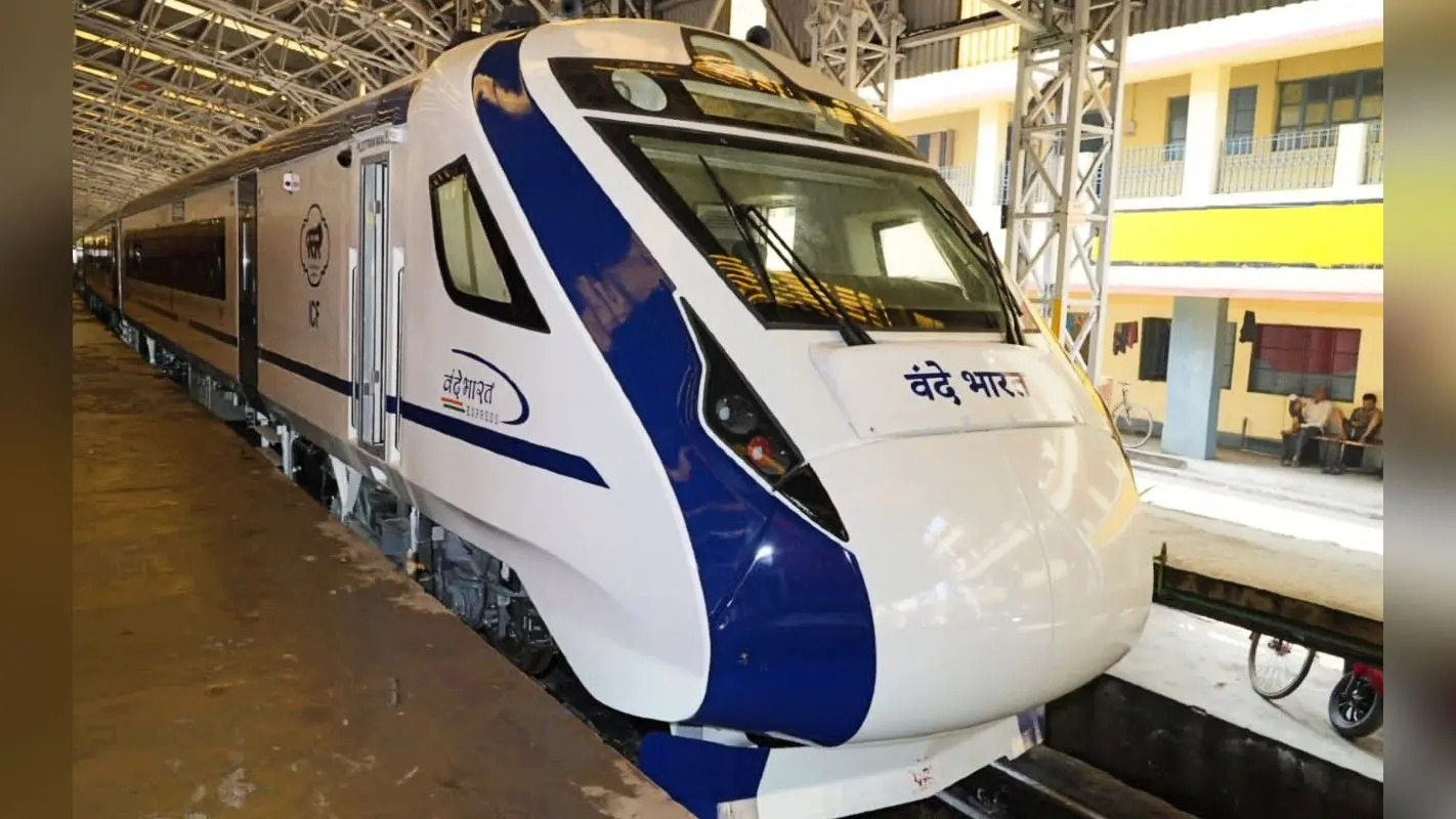 Indian Railways: पूर्वी भारत के पहले ‘वंदे भारत’ को इस दिन हरी झंडी दिखायेंगे पीएम मोदी, ऐसा है इंटीरियर