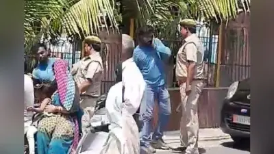 Varanasi News: पुलिस की नाक के नीचे से महिला के जेवरात ले उड़े शातिर ठग, काम नहीं आई विभाग की सतर्कता
