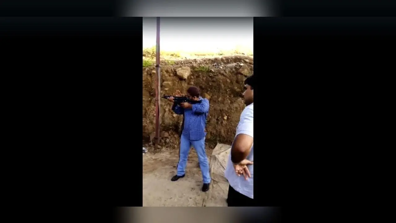 MP5 गन से गोली चलाने के वीडियो पर वाराणसी पुलिस हुई सख्त, पूछताछ में दोनों युवकों ने लिया ‘कैप्टन’ का नाम