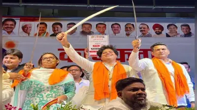 महाराष्ट्र में शिक्षा मंत्री, विधायक और कांग्रेसी नेता पर केस, पब्लिक मीटिंग में तलवार लहराने का आरोप
