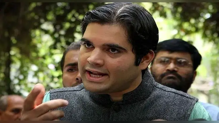 Kanpur News: योगी राज में बच्चे को गोद में लिए युवक पर लाठी चार्ज, वरुण गांधी ने कानून व्यवस्था पर उठाए सवाल