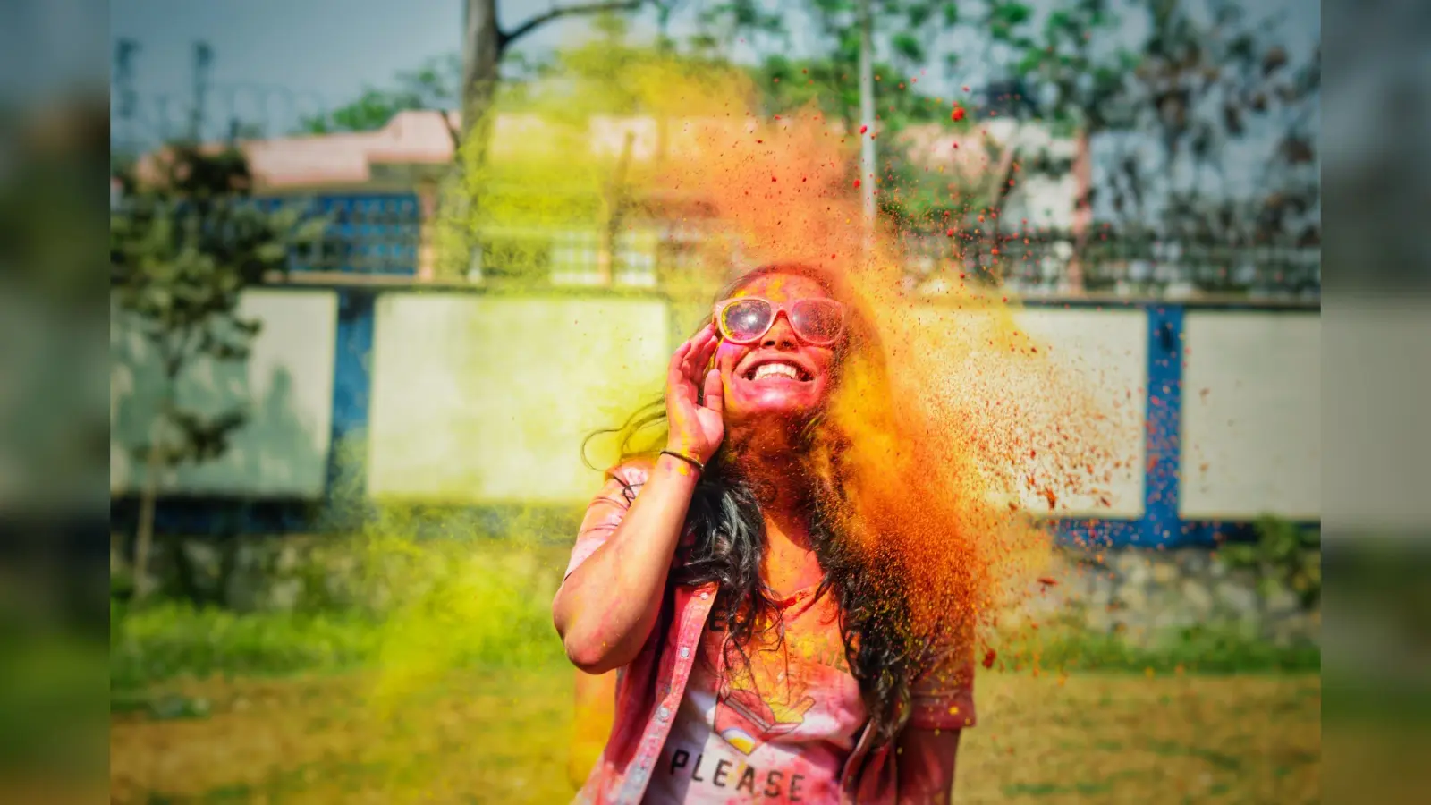 Holi 2021 पर करें ये 5 तरह के मेकअप हैक, 5 मिनट में आपको बनाएंगे और ग्लैमरस, देंगे ट्रेंडी लुक्स
