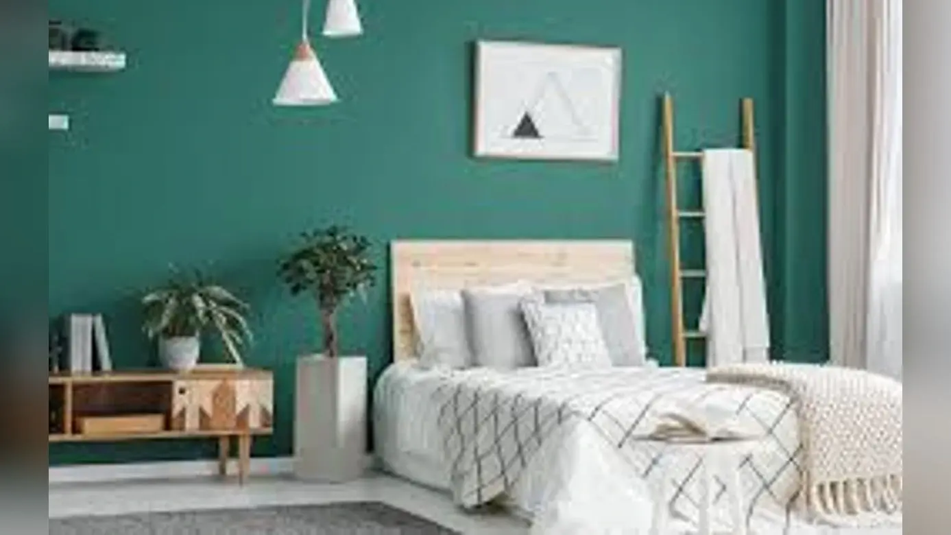 Vastu Tips: वास्तु अनुसार बेडरूम में लाल रंग का प्रयोग करना होता है अशुभ, जानें किस रंग का इस्तेमाल करें