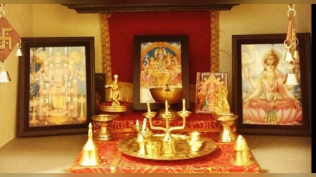 Vastu Tips For Pooja Room: घर में कहां हो आपका पूजा रूम, धार्मिक किताबें, सामग्री कहां रखें? जानें