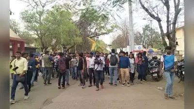 रांची : नियोजन नीति के विरोध में छात्रों ने निकाला आक्रोश मार्च, कहा- ‘नौकरी पर पहला हक हमारा’