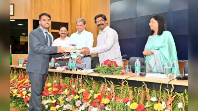झारखंड के सीएम हेमंत सोरेन ने देवघर के 6 टॉपर विद्यार्थियों को किया पुरस्कृत, खिले चेहरे