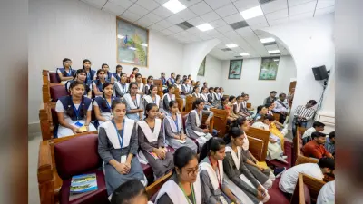 UP Monsoon Session Photo: यूपी विधानसभा में महिला स्पेशल सत्र, छात्राओं-महिलाओं की उपस्थिति