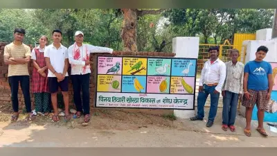 झारखंड : भित्तिचित्र के माध्यम से खोरठा भाषा को संरक्षित करने में लगे हैं गीतकार विनय तिवारी