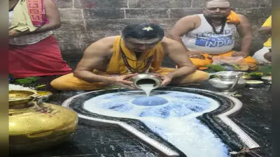 Sawan 2020 : देवघर में षोडशोपचार विधि से बाबा की हुई पूजा, महिला पुरोहित ने मां पार्वती समेत अन्य देवी की आराधना की